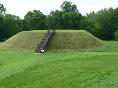 Etowah Mounds, Georgia Etowah Indian Mounds near Cartersville in Bartow County, Georgia