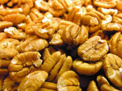 Fresh pecans! Fresh pecans!