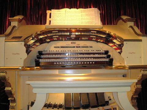 Wurlitzer theater organ