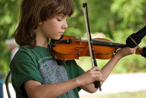 A young fiddler