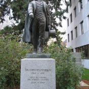 Dr. John McLaughlin statue: the Father of Oregon