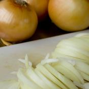 Raw, sliced vidalia onions